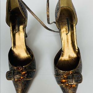 Pointed toe with line- stile buckle and rhinestone details by J. Renee. New. 8.5